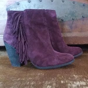Perfect little fringe, ankle boots!